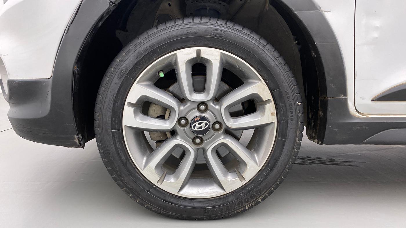 2018 Hyundai i20 Active 1.2 SX DUAL TONE, Petrol, Manual, 72,011 km, Left Front Wheel