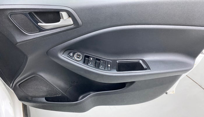2018 Hyundai i20 Active 1.2 SX DUAL TONE, Petrol, Manual, 72,011 km, Driver Side Door Panels Control