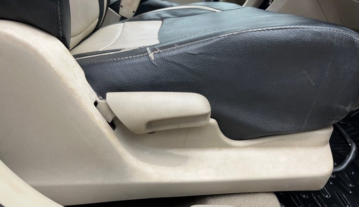 2014 Maruti Ciaz VXI, Petrol, Manual, 39,318 km, Driver Side Adjustment Panel