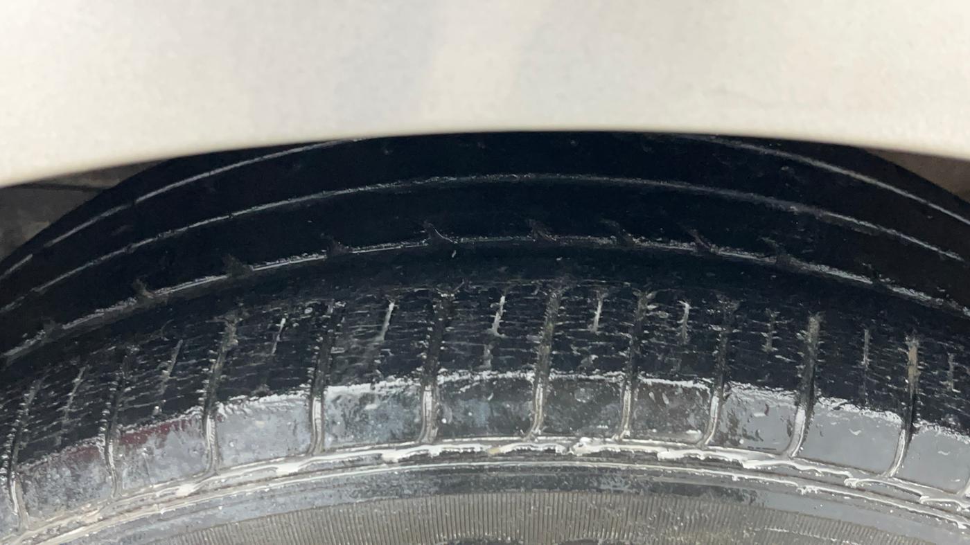 2014 Maruti Ciaz VXI, Petrol, Manual, 39,318 km, Left Front Tyre Tread
