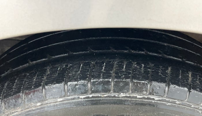 2014 Maruti Ciaz VXI, Petrol, Manual, 39,318 km, Left Front Tyre Tread