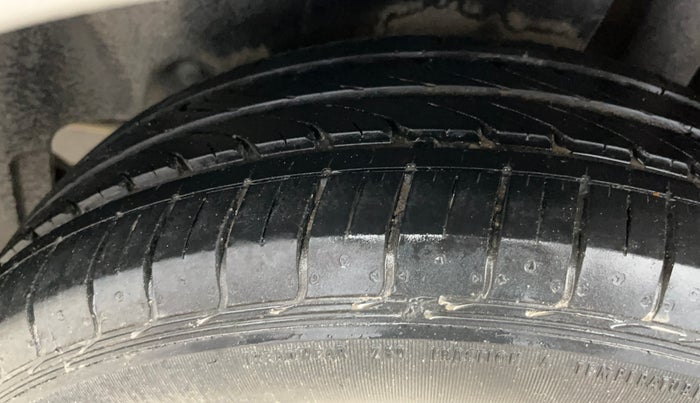 2014 Maruti Ciaz VXI, Petrol, Manual, 39,318 km, Left Rear Tyre Tread