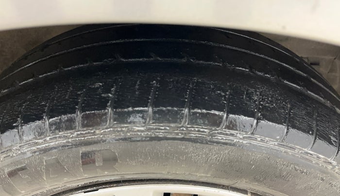 2014 Maruti Ciaz VXI, Petrol, Manual, 39,318 km, Right Front Tyre Tread