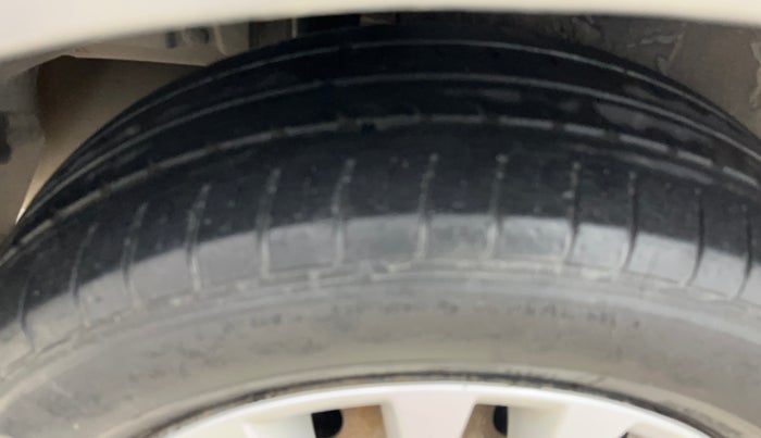 2014 Maruti Ciaz VXI, Petrol, Manual, 39,318 km, Right Rear Tyre Tread