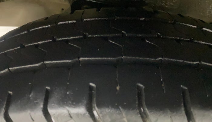 2020 Maruti Eeco 5 STR WITH A/C+HTR, Petrol, Manual, 56,475 km, Left Front Tyre Tread