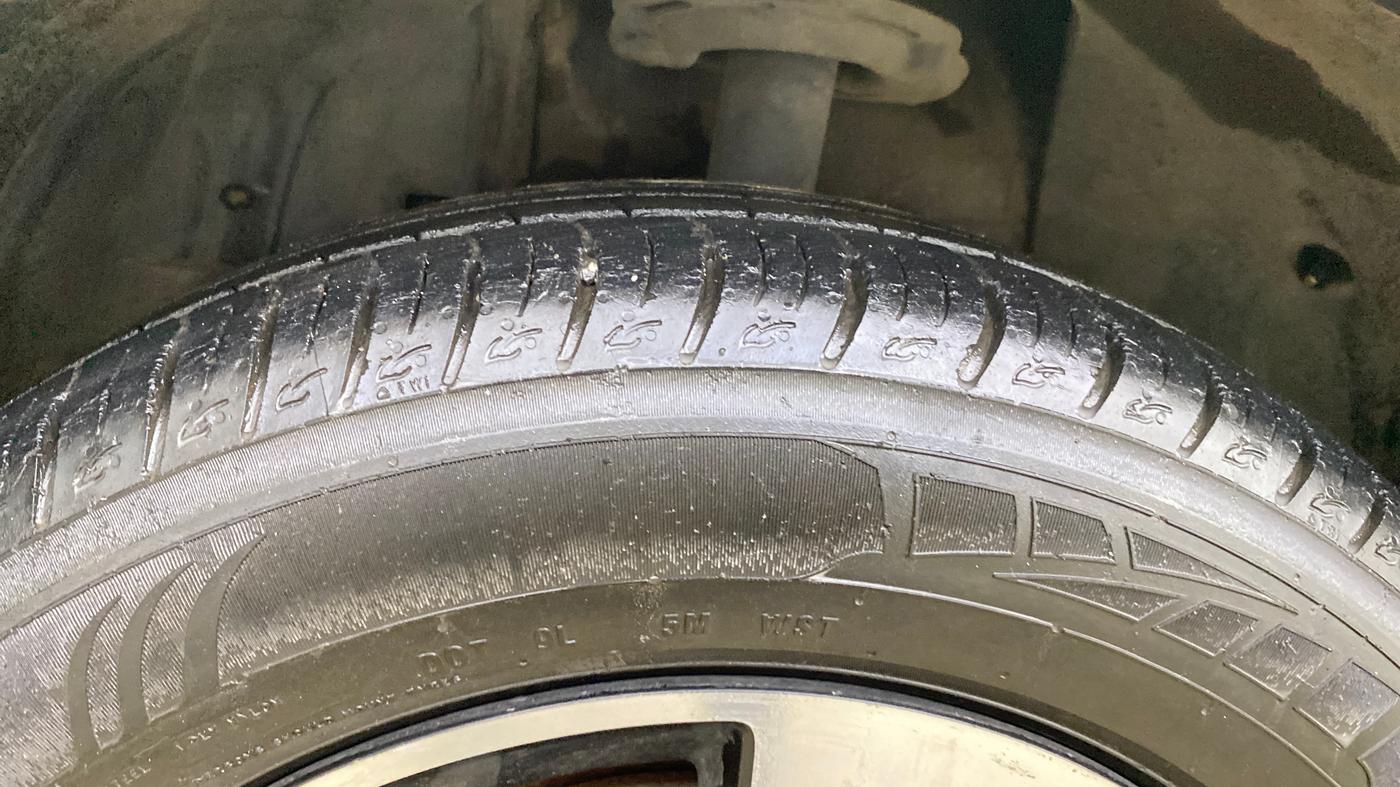 2017 Tata NEXON XZ PLUS PETROL, Petrol, Manual, 86,660 km, Left Front Tyre Tread