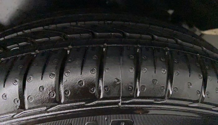 2018 Volkswagen Polo HIGHLINE PLUS 1.0 16 ALLOY, Petrol, Manual, 37,130 km, Left Rear Tyre Tread