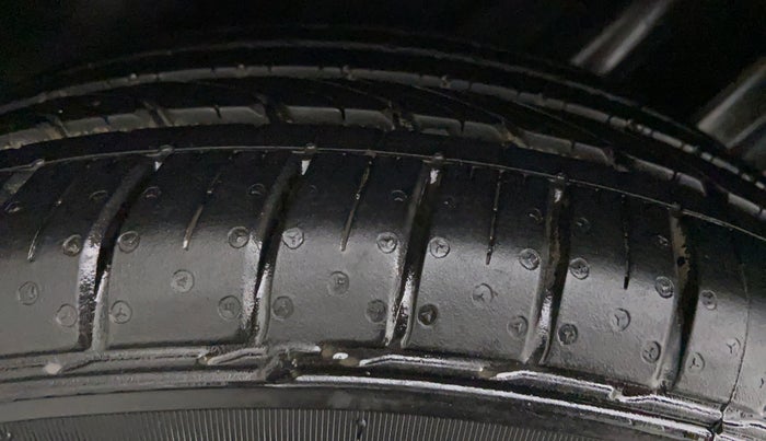 2018 Volkswagen Polo HIGHLINE PLUS 1.0 16 ALLOY, Petrol, Manual, 37,130 km, Right Rear Tyre Tread