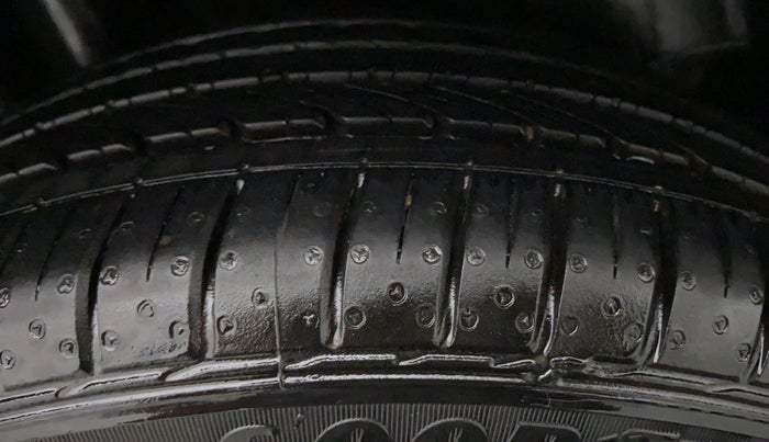 2018 Volkswagen Polo HIGHLINE PLUS 1.0 16 ALLOY, Petrol, Manual, 37,130 km, Left Front Tyre Tread