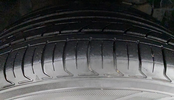 2018 Maruti S Cross ZETA 1.3 SHVS, Diesel, Manual, 50,204 km, Right Front Tyre Tread