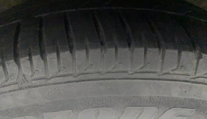 2014 Hyundai i10 MAGNA 1.1, Petrol, Manual, 37,796 km, Right Rear Tyre Tread