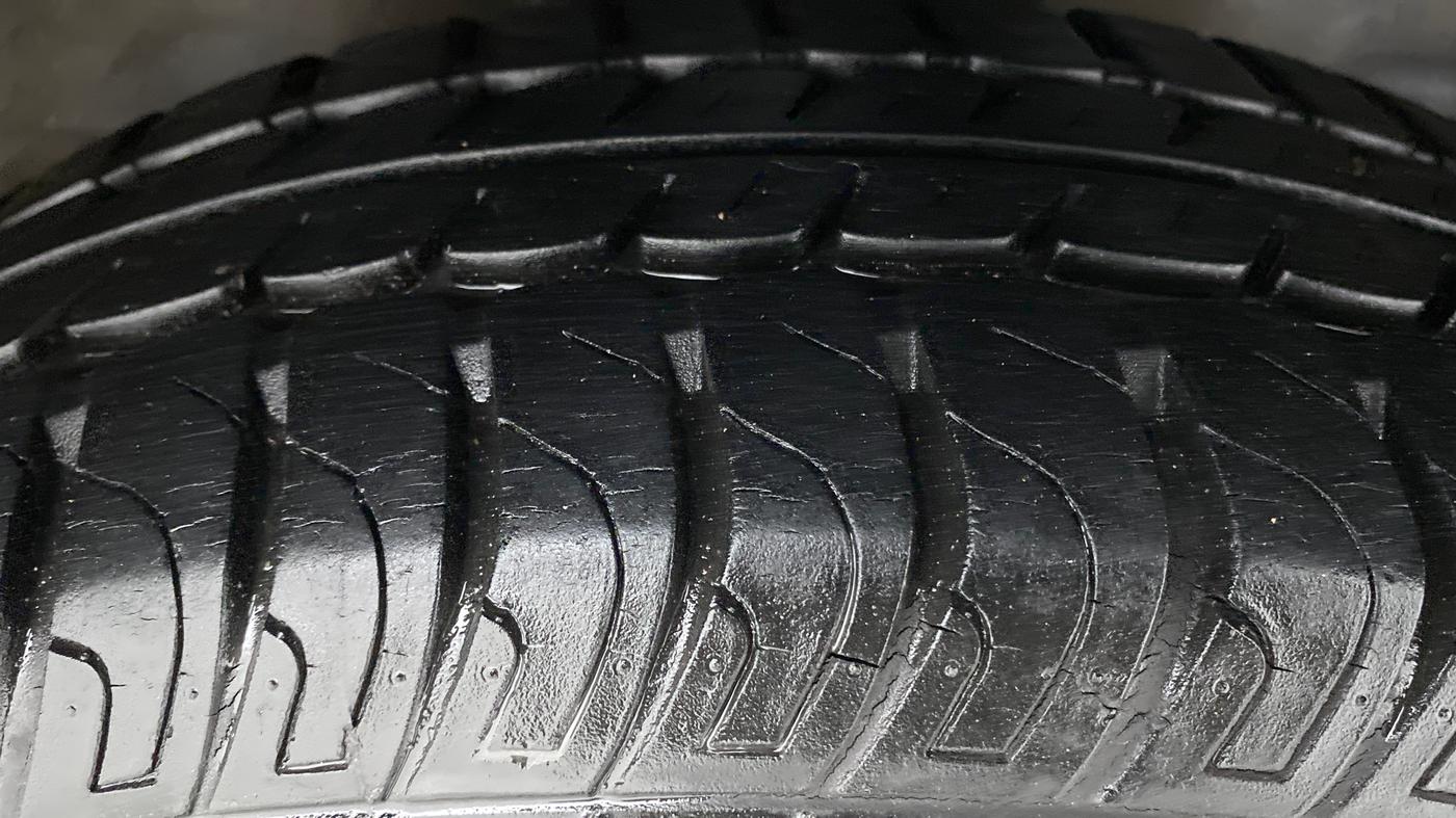 2015 Maruti Wagon R 1.0 VXI, Petrol, Manual, 12,881 km, Right Front Tyre Tread