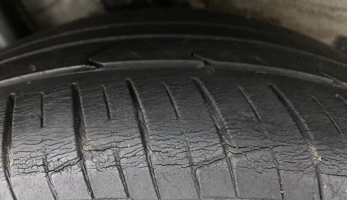 2018 Hyundai Verna 1.6 CRDI SX + AT, Diesel, Automatic, 63,709 km, Right Rear Tyre Tread