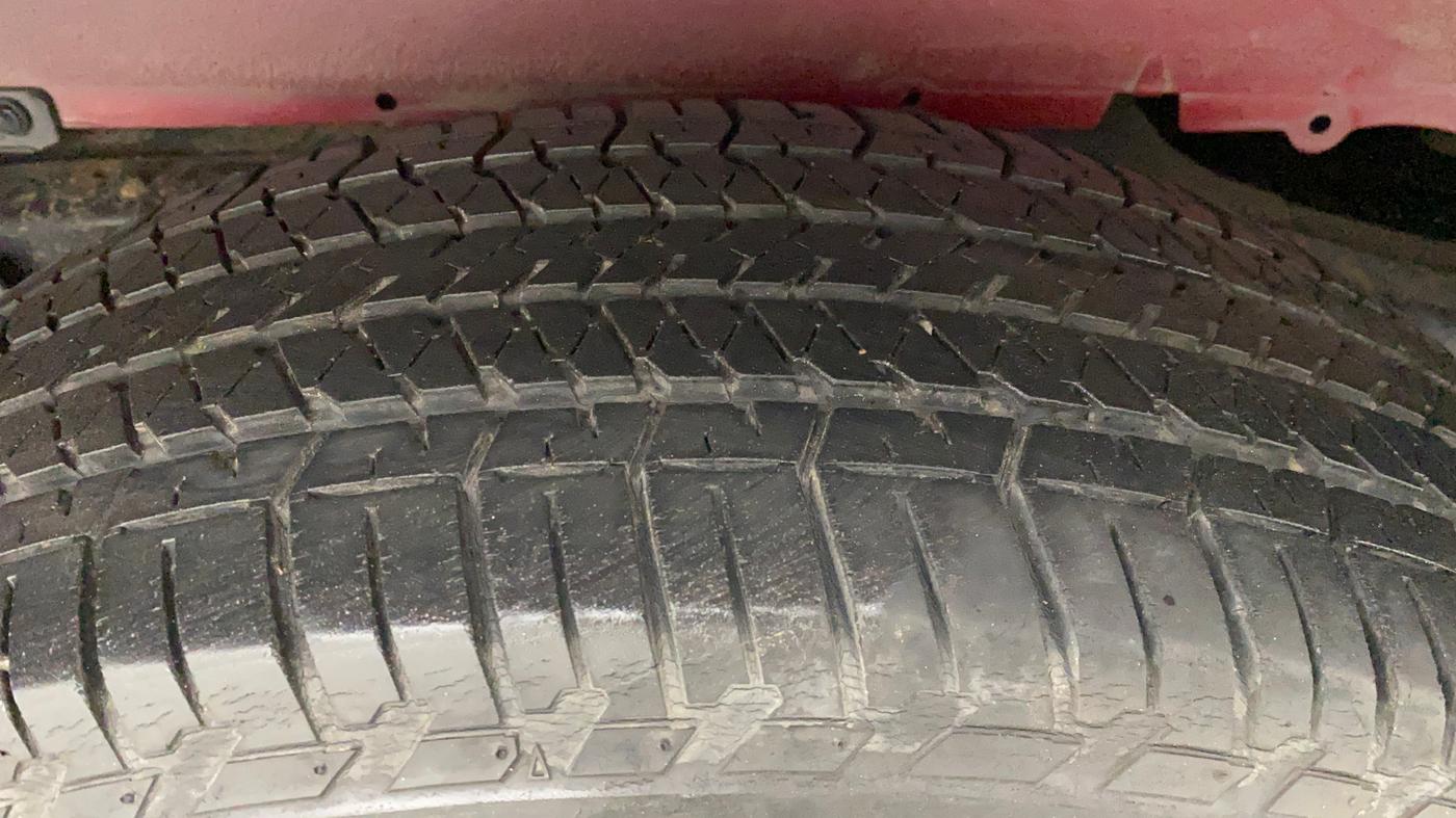 2015 Mahindra Scorpio S8, Diesel, Manual, 61,590 km, Left Rear Tyre Tread