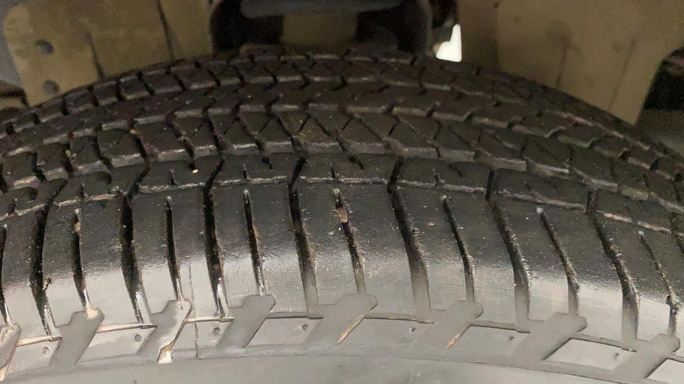 2015 Mahindra Scorpio S8, Diesel, Manual, 61,590 km, Right Front Tyre Tread