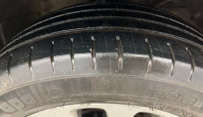 2017 Maruti Baleno ZETA CVT PETROL 1.2, Petrol, Automatic, 63,573 km, Right Front Tyre Tread