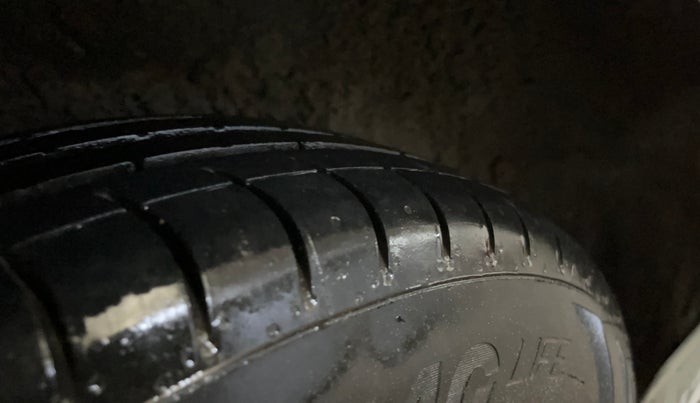 2015 Maruti Celerio VXI CNG, CNG, Manual, 66,066 km, Right Rear Tyre Tread