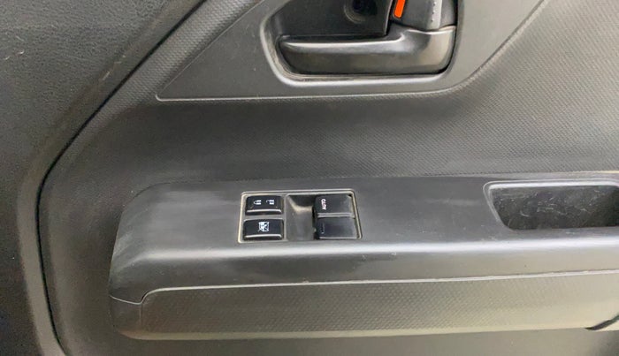 2021 Maruti New Wagon-R LXI CNG 1.0, CNG, Manual, 1,08,042 km, Driver Side Door Panels Control