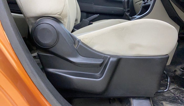 2021 Maruti New Wagon-R LXI CNG 1.0, CNG, Manual, 1,08,042 km, Driver Side Adjustment Panel