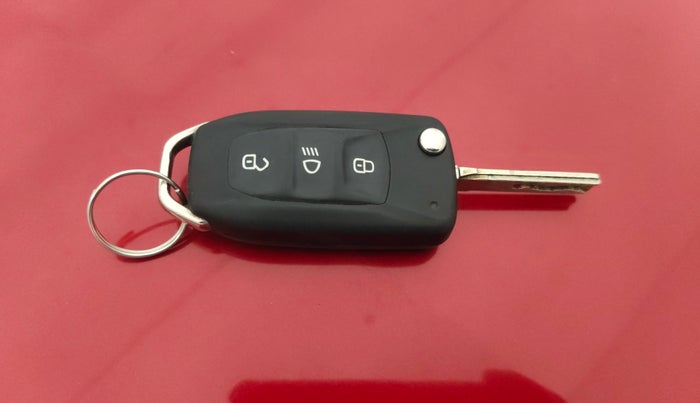 2018 Tata NEXON XM PETROL, Petrol, Manual, 50,677 km, Key Close Up