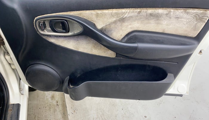 2013 Tata Indigo ECS VX CR4, Diesel, Manual, 98,911 km, Driver Side Door Panels Control