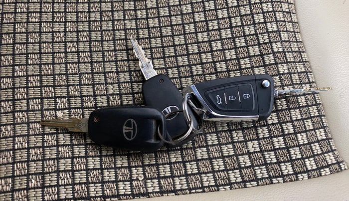 2013 Tata Indigo ECS VX CR4, Diesel, Manual, 98,911 km, Key Close Up