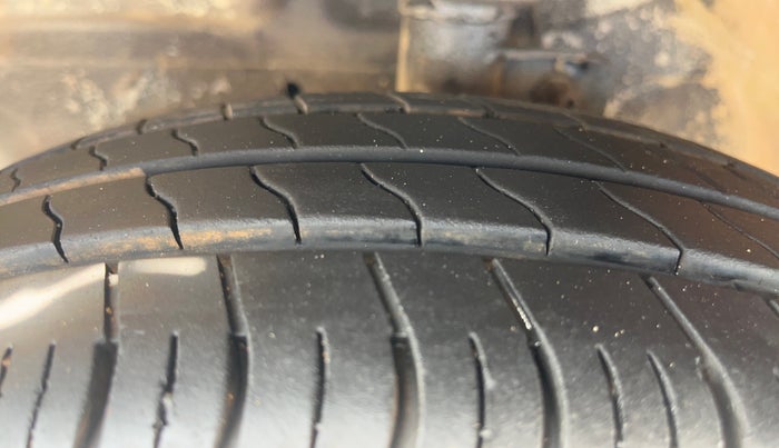 2016 Maruti Celerio ZXI (O), Petrol, Manual, 51,396 km, Left Front Tyre Tread