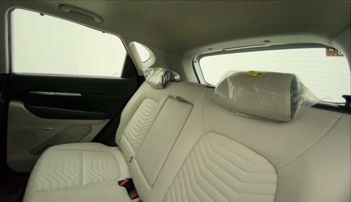 2022 KIA SONET HTX PLUS 1.0 IMT, Petrol, Manual, 16,997 km, Right Side Rear Door Cabin