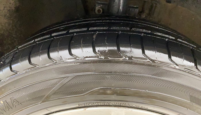 2017 Volkswagen Ameo HIGHLINE1.2L, Petrol, Manual, 1,30,371 km, Left Front Tyre Tread