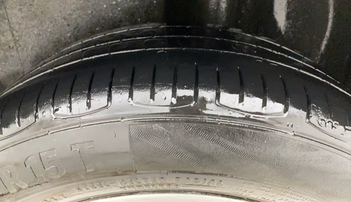 2017 Volkswagen Ameo HIGHLINE1.2L, Petrol, Manual, 1,30,371 km, Left Rear Tyre Tread