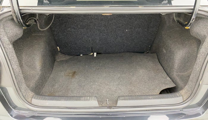 2017 Volkswagen Ameo HIGHLINE1.2L, Petrol, Manual, 1,30,371 km, Boot Inside