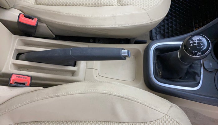 2017 Volkswagen Ameo HIGHLINE1.2L, Petrol, Manual, 1,30,371 km, Gear Lever