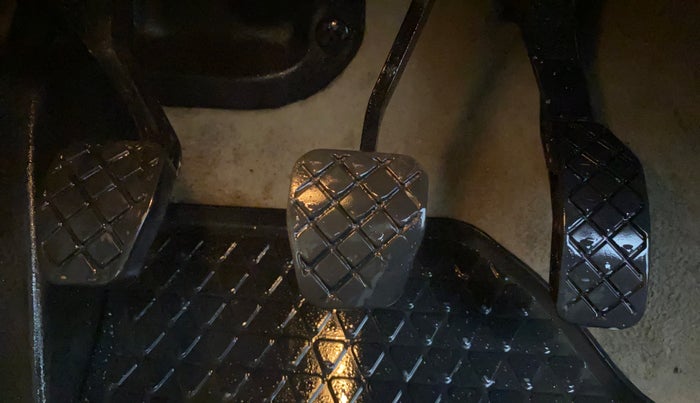 2017 Volkswagen Ameo HIGHLINE1.2L, Petrol, Manual, 1,30,371 km, Pedals