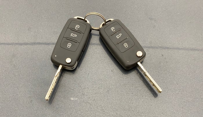 2017 Volkswagen Ameo HIGHLINE1.2L, Petrol, Manual, 1,30,371 km, Key Close Up