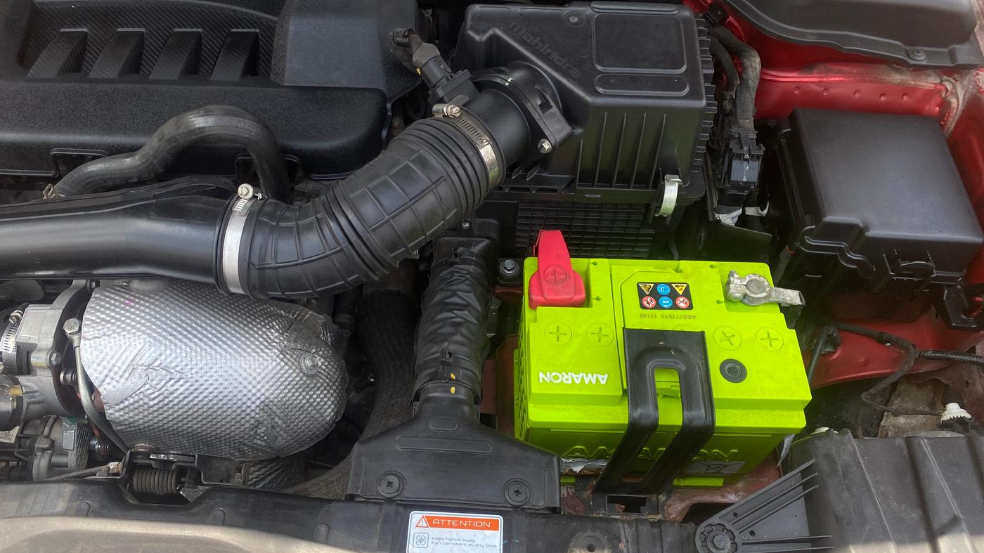 2019 Mahindra XUV300 W6 1.5 DIESEL AMT, Diesel, Automatic, 1,30,259 km, Engine View - Left