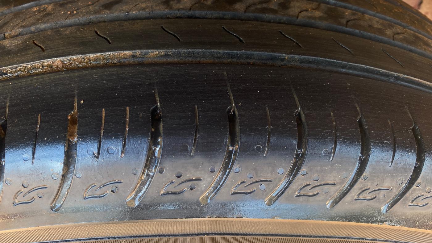 2019 Mahindra XUV300 W6 1.5 DIESEL AMT, Diesel, Automatic, 1,30,259 km, Left Rear Tyre Tread