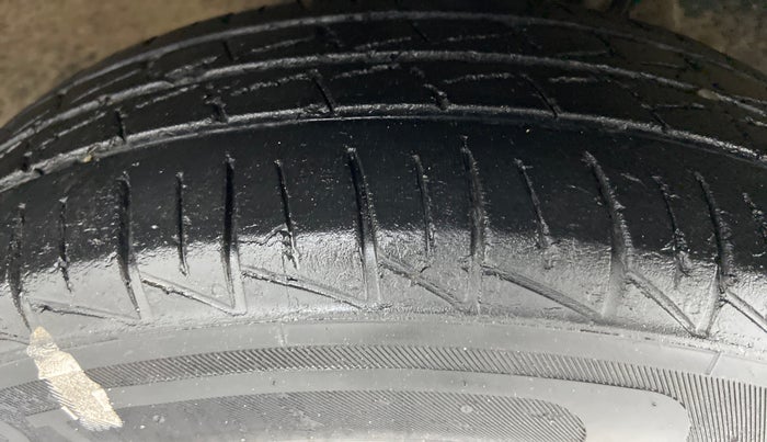 2020 Maruti Alto LXI CNG (O), CNG, Manual, 40,182 km, Right Front Tyre Tread