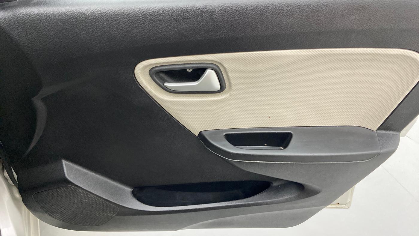 2020 Maruti Alto LXI CNG (O), CNG, Manual, 40,182 km, Driver Side Door Panels Control