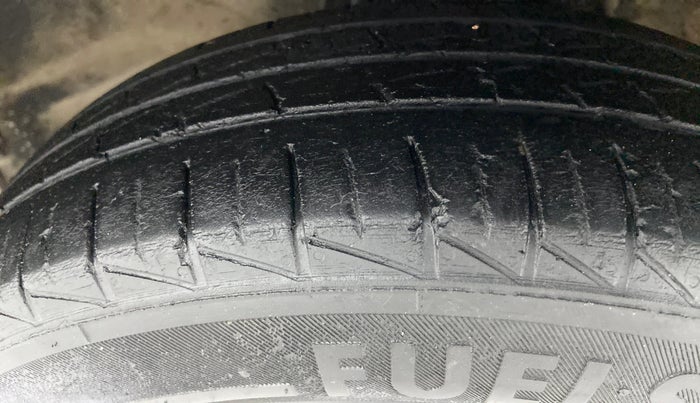 2020 Maruti Alto LXI CNG (O), CNG, Manual, 40,182 km, Left Front Tyre Tread
