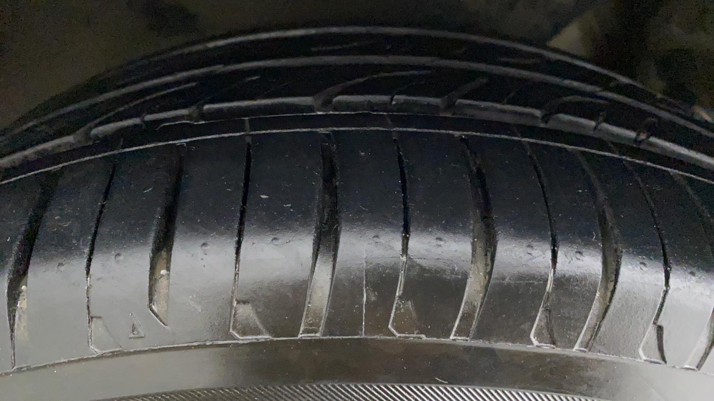 2017 Skoda Octavia 2.0 TDI STYLE PLUS AT, Diesel, Automatic, 60,922 km, Right Front Tyre Tread