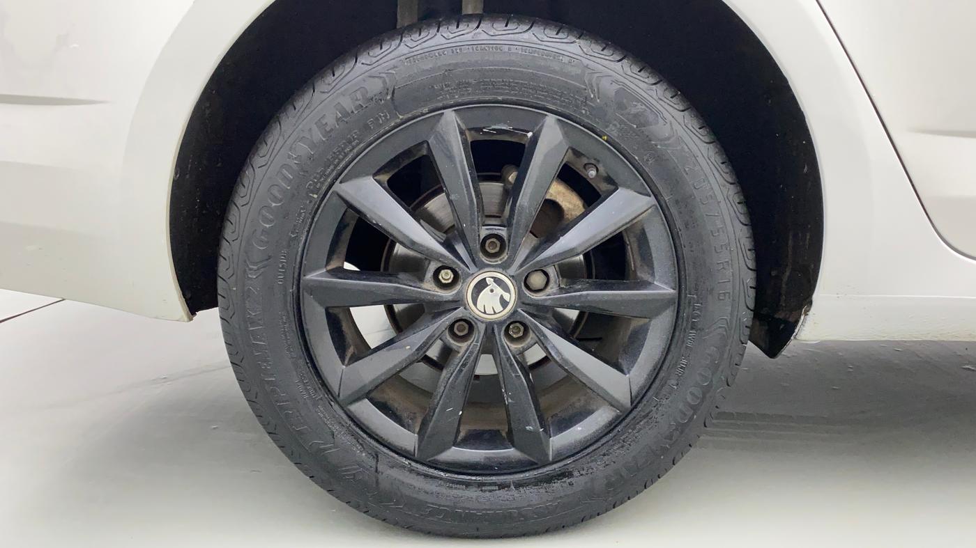 2017 Skoda Octavia 2.0 TDI STYLE PLUS AT, Diesel, Automatic, 60,922 km, Right Rear Wheel