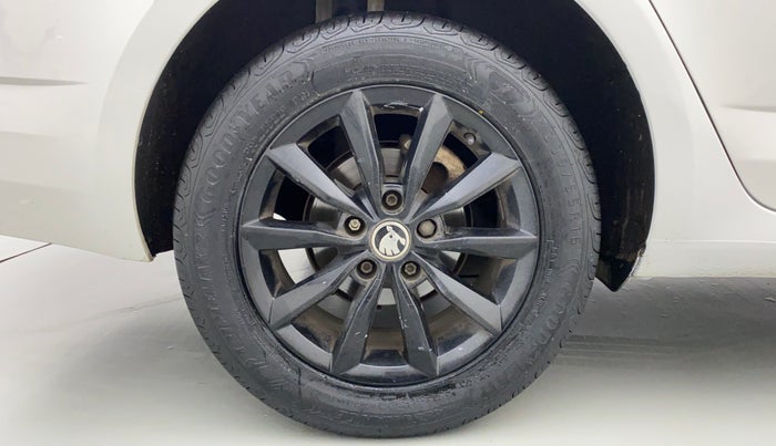 2017 Skoda Octavia 2.0 TDI STYLE PLUS AT, Diesel, Automatic, 60,922 km, Right Rear Wheel