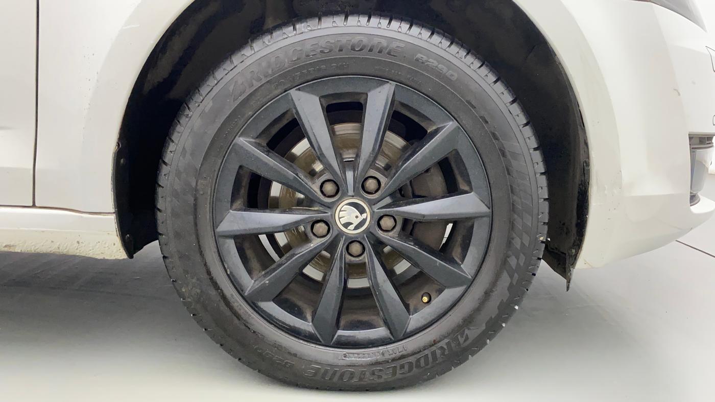 2017 Skoda Octavia 2.0 TDI STYLE PLUS AT, Diesel, Automatic, 60,922 km, Right Front Wheel