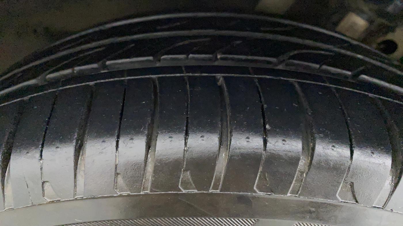 2017 Skoda Octavia 2.0 TDI STYLE PLUS AT, Diesel, Automatic, 60,922 km, Left Front Tyre Tread