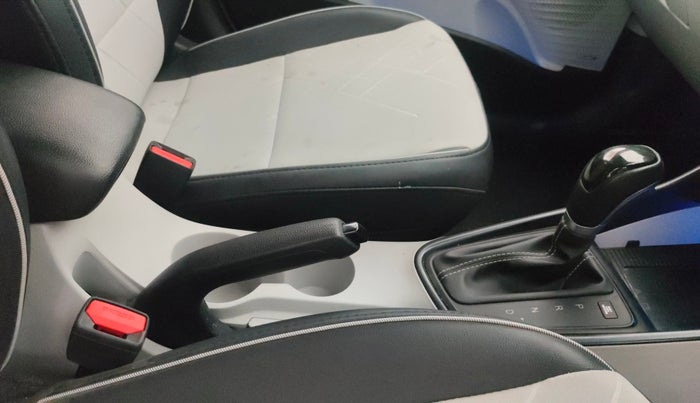 2024 Hyundai NEW I20 ASTA (O) 1.2 IVT, Petrol, Automatic, 9,274 km, Gear Lever