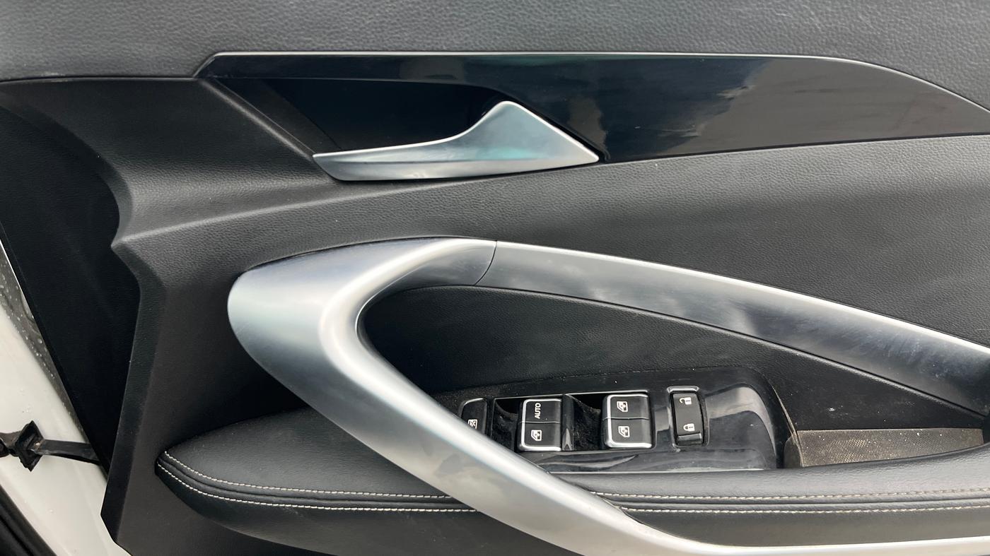 2020 MG HECTOR SHARP 1.5 DCT PETROL, Petrol, Automatic, 41,215 km, Driver Side Door Panels Control