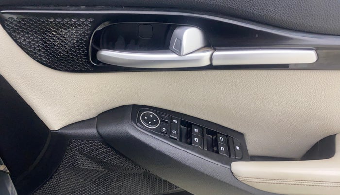 2022 KIA SELTOS HTX PETROL 1.5, Petrol, Manual, 71,472 km, Driver Side Door Panels Control