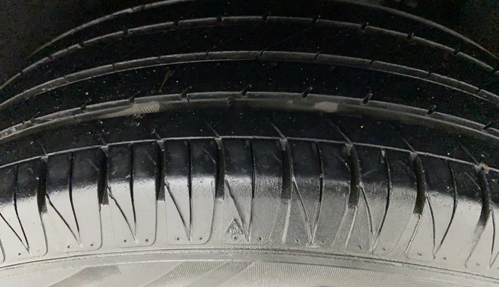 2019 Maruti Vitara Brezza ZDI AMT, Diesel, Automatic, 28,245 km, Left Rear Tyre Tread