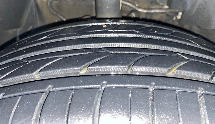 2020 Tata NEXON XE PETROL, Petrol, Manual, 97,484 km, Right Front Tyre Tread