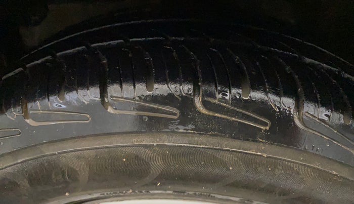 2017 Honda Amaze 1.2L I-VTEC S, CNG, Manual, 74,124 km, Left Front Tyre Tread